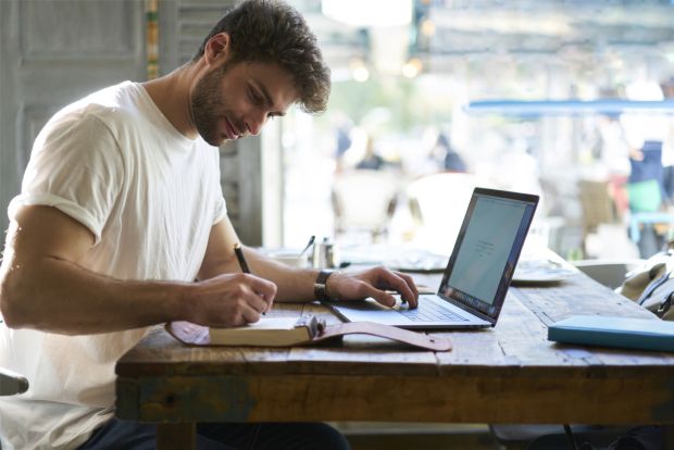 Bequemlichkeit ist die größte Sicherheitslücke von allen. Passwörter sollte man deshalb auf die altmodische Art niederschreiben, statt sie im Browser zu speichern. Bildquelle: fotolia.com © GaudiLab