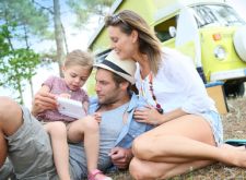 Heutzutage ist die ganze Familie im mobilen Internet unterwegs - da gilt es auf die Kids aufzupassen