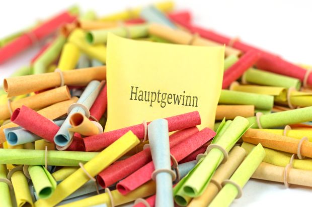 Wirklich seriös sind die wenigsten Internet-Gewinnspiele. Zumindest gibt man hierbei Daten oft an intransparente Anbieter weiter. Bildquelle: fotolia.com © M. Schuppich