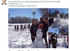 Ein SNOWman namens Edward Snowden steht vorm Weißen Haus