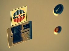 Warnung an Geldinstitute: Bankautomaten verwanzt