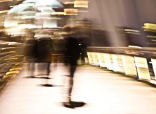 Visual-Hacking-Experiment zeigt: Nur fünf Prozent geschäftlich genutzter Laptops sind mit Blickschutzfolie gesichert